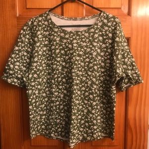 Time and Tru Green Floral Elbow Sleeve Shirt.